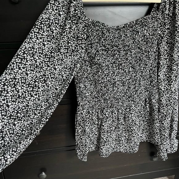 The latest scoop black & white blouse - Picture 3 of 4
